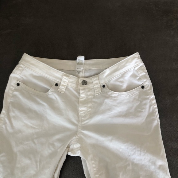 London Jean white jeans. Boot cut. Preowned. - Picture 4 of 16